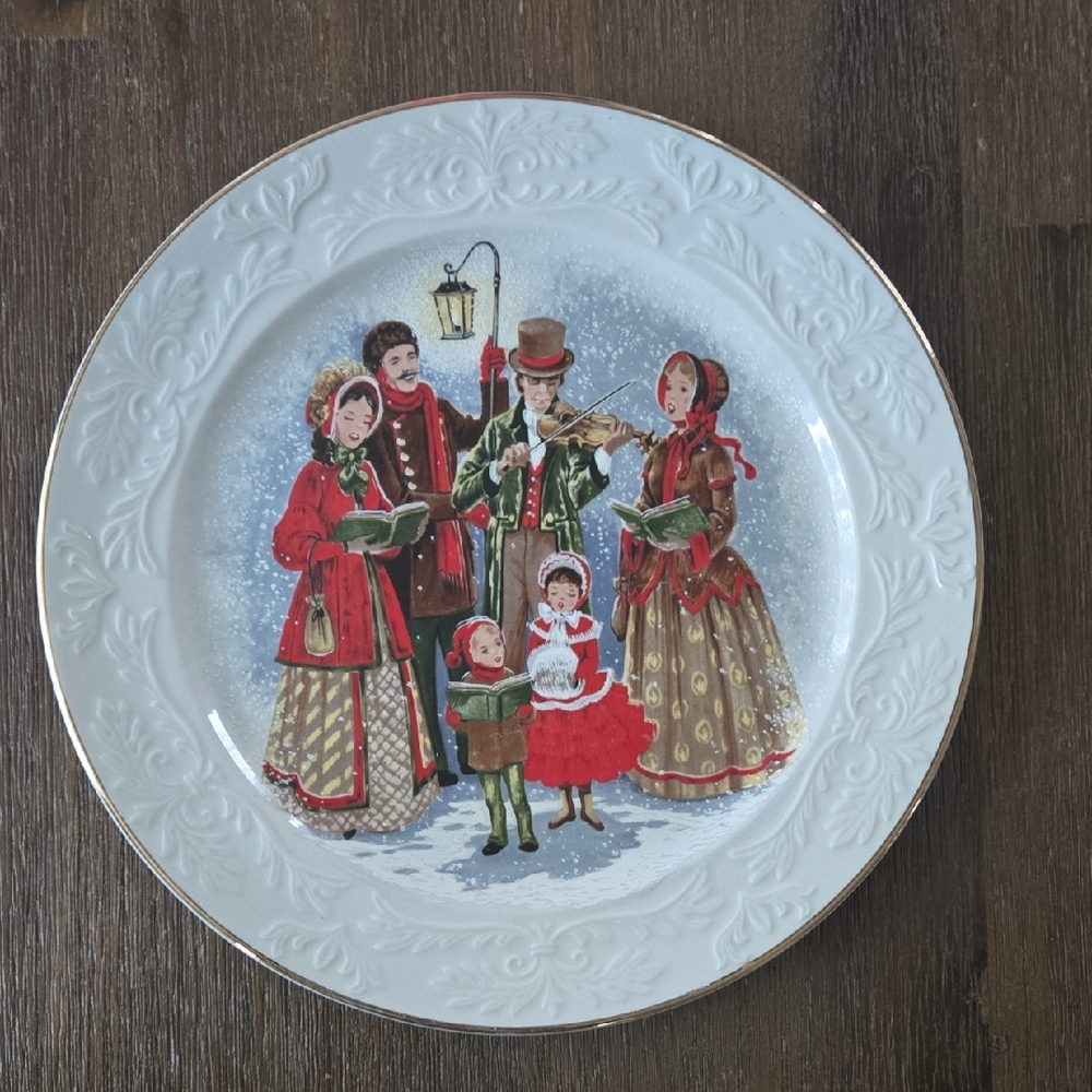 Wood & Sons Christmas Carolers Decorative Plate Gold Rimmed